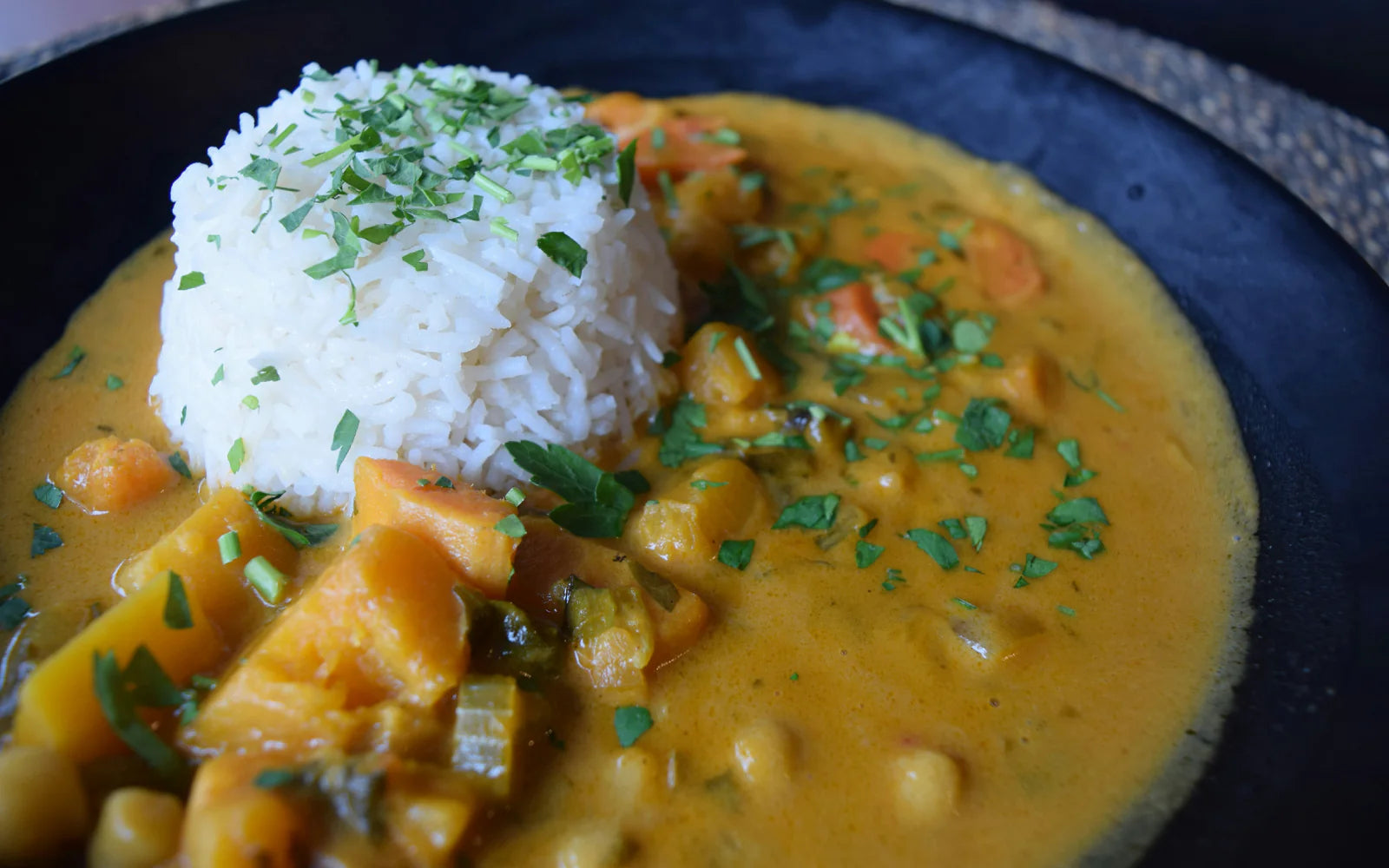 Curry Chickpeas (Easy 20-Minute Vegan Dinner)
